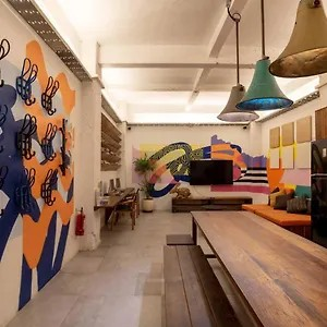 M Boutique Hostel – Kuta
